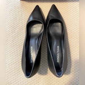 NIB Donald J Pliner Kitten Heel Pumps, Size 8